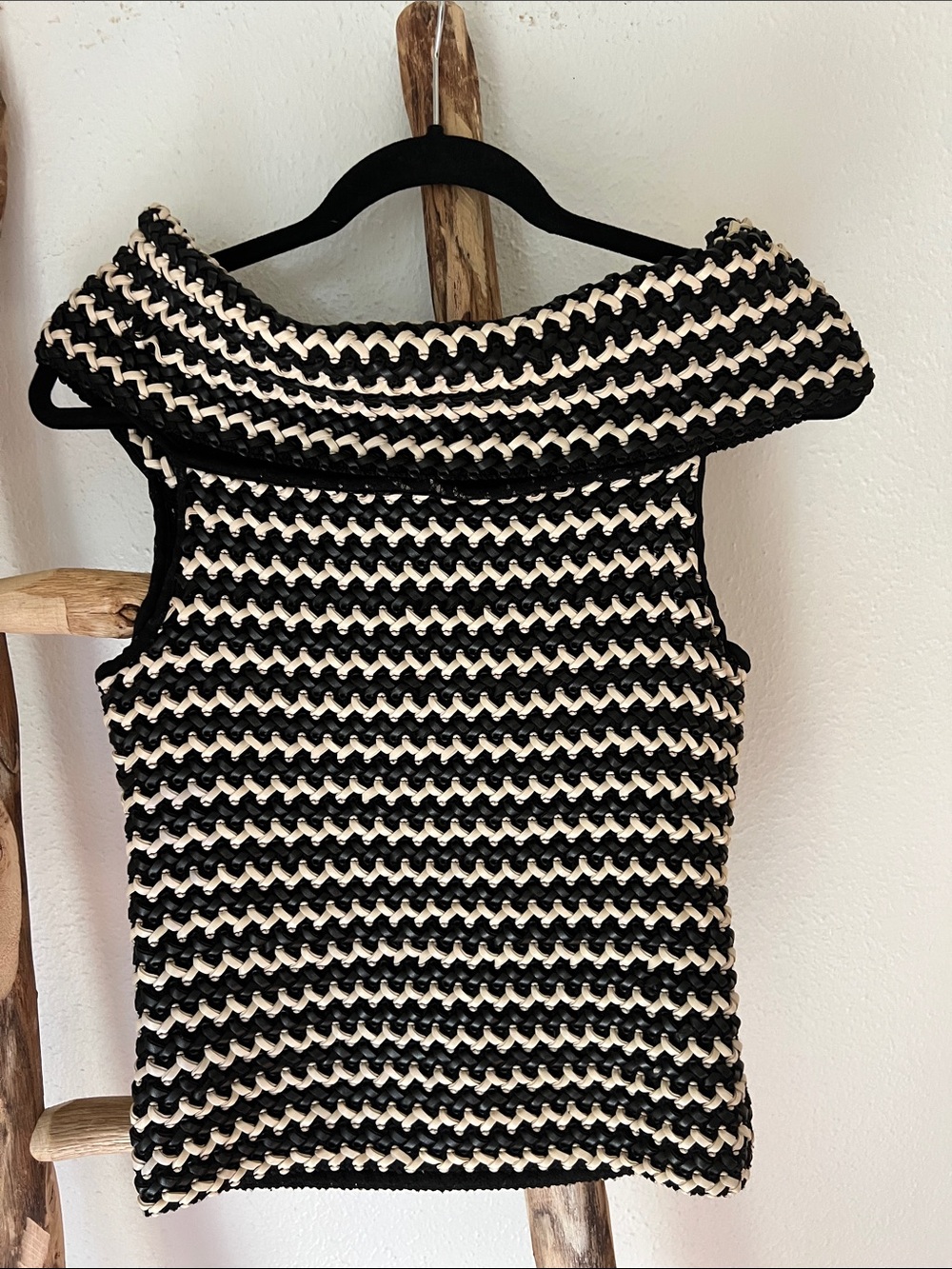 Off-the-Shoulder Avant Guard Knit Stretch Sleeveless Top in Black & Cream Small